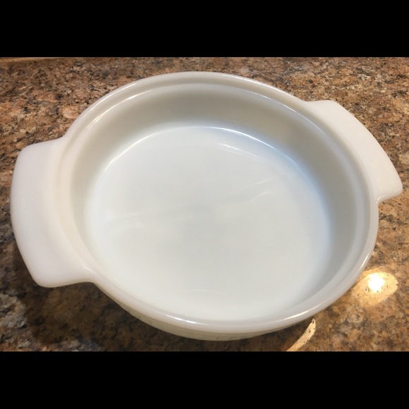 Fire King Milk Glass Casserole Dish 1QT - Picture 3 of 6